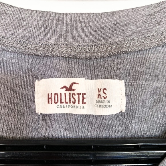Hollister • Graphic Tee - Picture 5 of 5